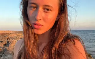 Pomohli jste Sarah na cestě od operace nádoru mozkového kmene zpět k maturitě