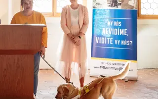 Nevidomá Lenka touží znovu slyšet hlasy svých blízkých