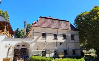 Rekonstrukce střech na zámku Vidžín