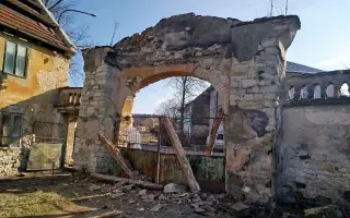 Zachraňme čejkovickou bránu