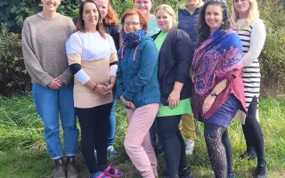 Kupte kalendář, který pomáhá zůstat doma