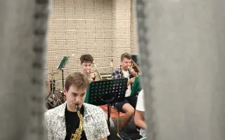 Nakrmte 20 muzikantů, aneb pomozte začínajícímu Bigbandu.
