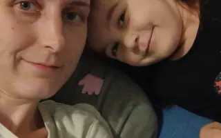 Pomozme těhotné mamince a její dcerce začít znovu beze strachu