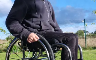 Lehký mechanický vozík pro snadnější cestování do práce a za rodinou