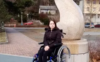 Stimulátor WalkAide pro Michaelu po cevní mozkové příhodě