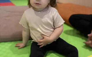 Pomozme Adriance dělat krůčky vpřed
