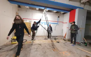 Vlastina Paradox: Z prázdné haly vzniká místo, kde se to hýbe - podpořte nás!