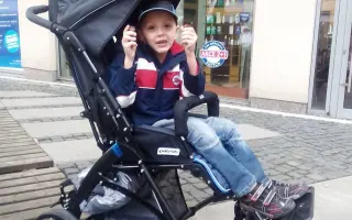 Pomozme mamince Dáše, aby její syn s autismem mohl dokončit školu