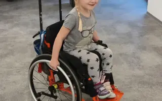 Pomoc pro Adélku a Elišku - Bemer, který jim vrací sílu, ortéza a rehabilitace