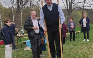 Otci Jiřímu na nové auto pro snadnější rozjezd k (v) nové farnosti