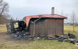 Stavba nové skautské klubovny místo původní, kterou zapálil neznámý pachatel