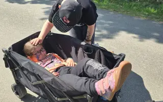 Pomozme sourozencům s autismem k bezpečnému prostředí, učení a komunikaci.
