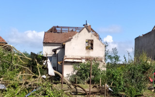 Jedna rodina, dva domy, dvě katastrofy – pomoc pro Výmolovy