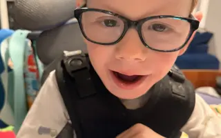 Davídkovi s DMO na auto s velkým kufrem a intenzivní neurorehabilitace