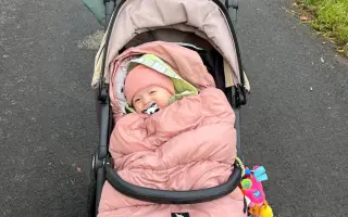 Pomozte babičce, která sama pečuje o roční nemocnou vnučku, překlenout těžké období