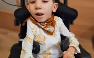 Prosím, pomozte Ivánkovi postavit se na nohy