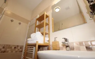 Koupelny pro svaté na Eljonu