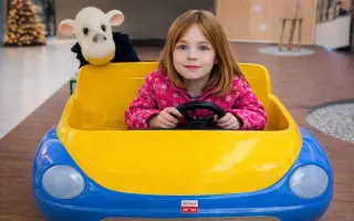 Automobil, který Amálce zajistí bezpečné cestování do školy i na rehabilitace