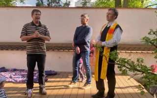 Otci Jiřímu na nové auto pro snadnější rozjezd k (v) nové farnosti