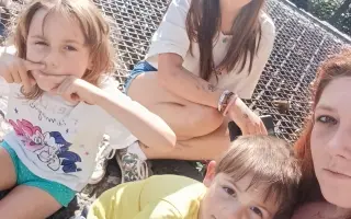 Pomozte mamince samoživitelce k cestě k novému domovu