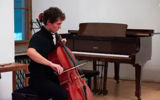 Podpořte uskutečnění benefičního maturitního projektu Umělci v srdci