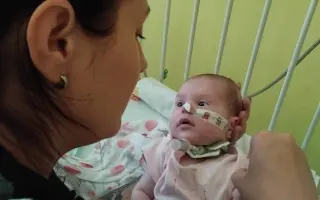 Pomozme Emičce zvládnout život s CHARGE syndromem