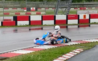 Jmenuji se Vašek. Podpořte mě prosím v mém snu stát se motokárovým závodníkem.