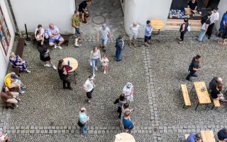 Buďte s námi TU! Podpořte festival současného umění ve Šternberku
