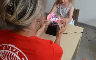 Elenka vyhrála boj o život. Teď bojuje o první kroky.