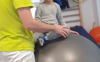 Ortézky, neuro-rehabilitace a terapie pro Mikuláška