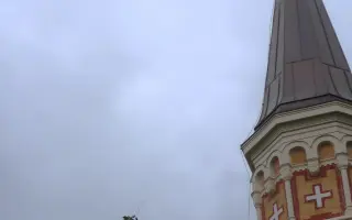 Havarijní stav věžičky ohrožuje nejstarší pravoslavný chrám v České republice.