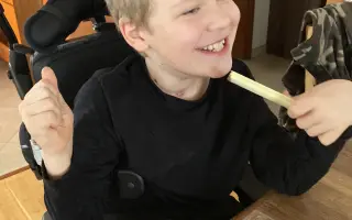 Dejme Tomíkovi po encefalitidě šanci znovu chodit