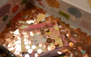 Darujte odloženým dětem pohádku, která jemně otevírá jejich příběh