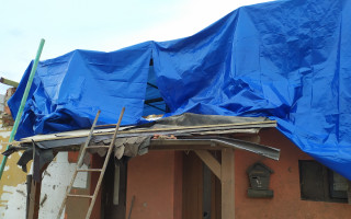 Pomoc s opravou domu pro rodinu Zimákových, které zastihlo tornádo