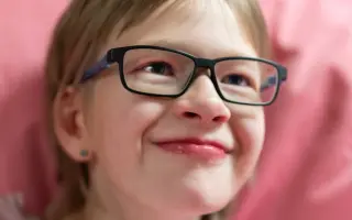 Pomozme Aničce udržet se na nohou