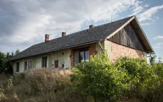 Tábořiště Strojatín:  nové venkovní umývárny a krbová kamna