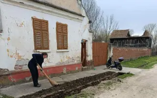 Střecha pro český etnodům v srbské vesnici Kruščica