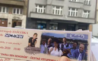 DARUJ SEN SENIORŮM. DARUJ VSTUPENKY NA KONCERT HAŠLERKY.