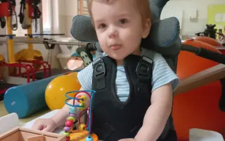 Zdravotní kočárek pro Josífka na podporu držení  těla