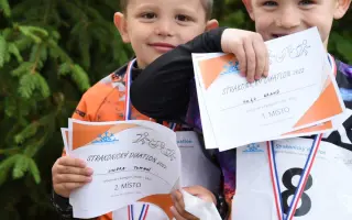 Auto pro mladé lyžaře