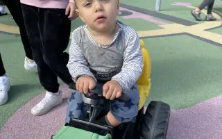 Tomáškova cesta za hraním si s bráškou