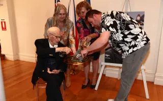 Pomozte odhalit příběh posledního žijícího 101letého čs. stíhacího pilota