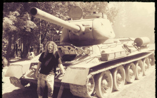 Na památník hrdinům z 2. sv. války a tank T-34/85