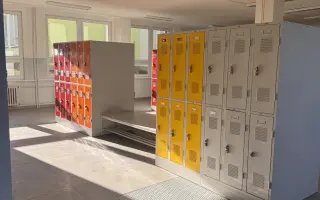Šatny jsou prvním i posledním místem školního dne – pojďme je udělat příjemné