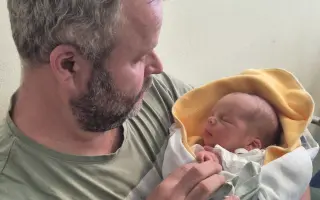 Pomozte Kubovi s péčí o maličkého Matějíčka, kterému umřela po porodu maminka