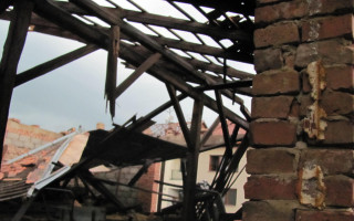 Pomoc rodinám Čapkových a Barbořákových z Hrušek, tornádo  zničilo střechy a auto