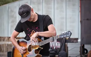 Pomozte kapele HoŠi vydat nahrávky a zpěvník!