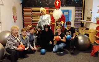 Sokolovně teče do bot