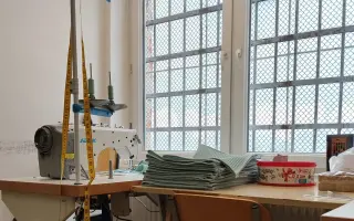 Pomozte ženám ve vězení a s těžkou minulostí začít znovu u šicího stroje