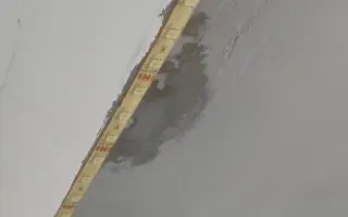 Pomozme mamince Žanetě opravit střechu, sama to nezvládne.